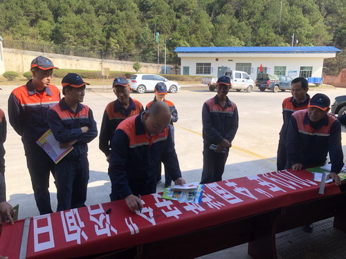 林敏杭-富興建設(shè)上杭分公司組織開展“消防宣傳月”119消防咨詢?nèi)栈顒?_調(diào)整大小.JPG
