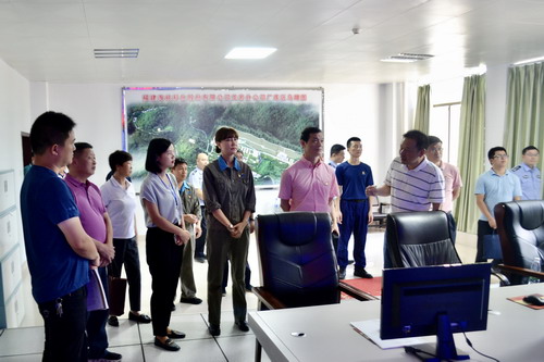 吳瑤：龍巖市新羅區(qū)委書記陳金龍前往龍巖分公司開展?；穬Υ姘踩珜ｍ棛z查_調(diào)整大小.jpg