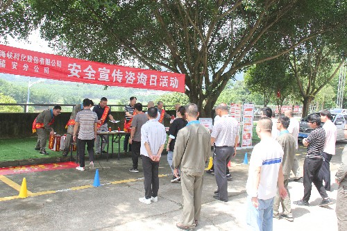 福安分公司胡廷淦：圖為福安分公司安全宣傳咨詢?nèi)栈顒蝇F(xiàn)場~1.jpg